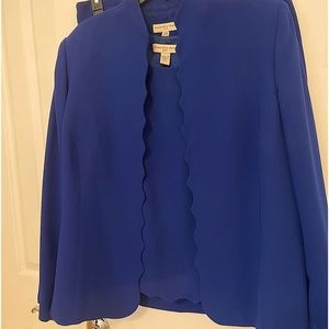 Amanda Smith Woman, 3-piece Business Suit Royal Blue Scalloped Classic Design